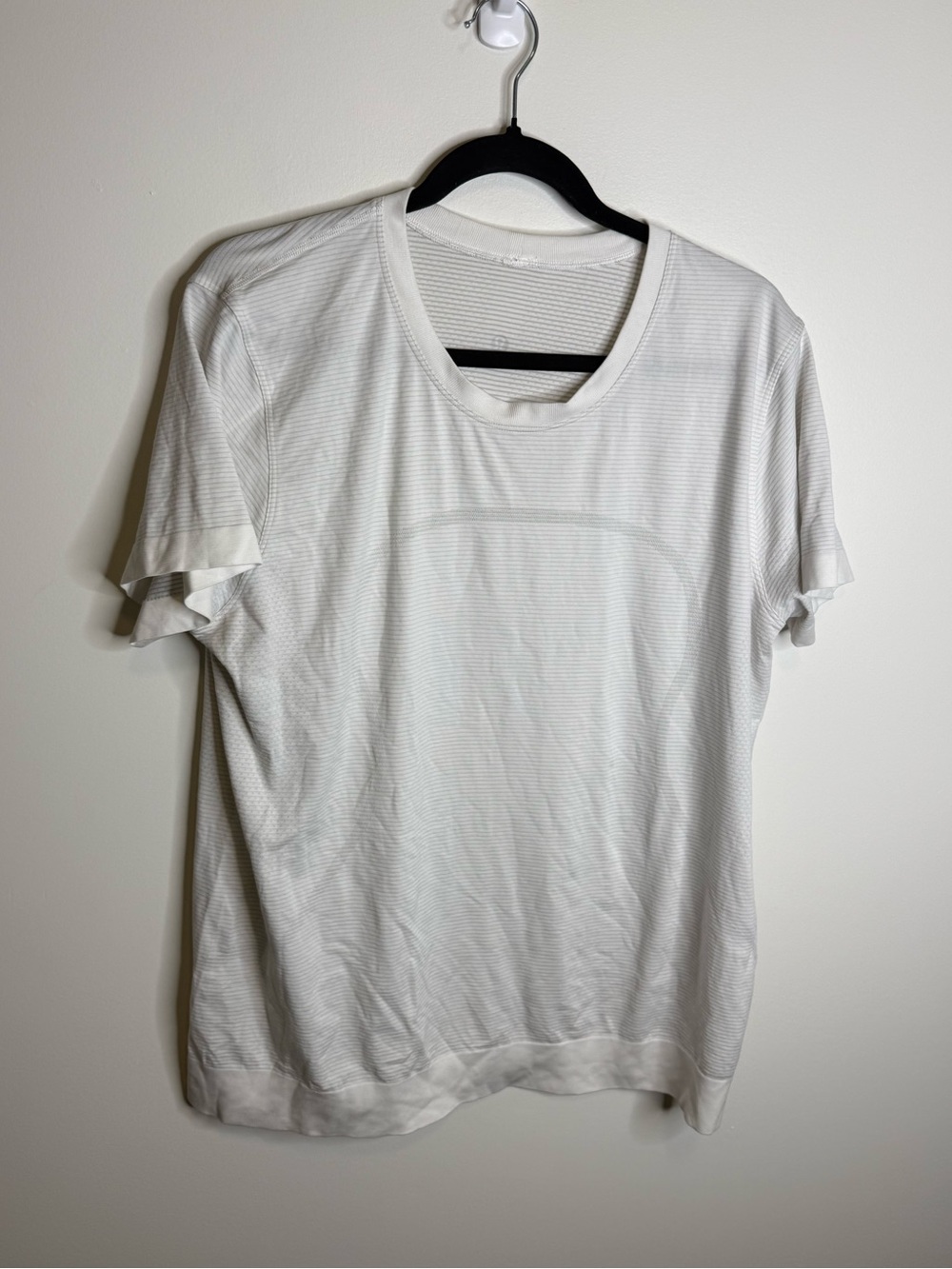 lululemon athletica White Short Sleeve Women's Tee size 14 swiftly